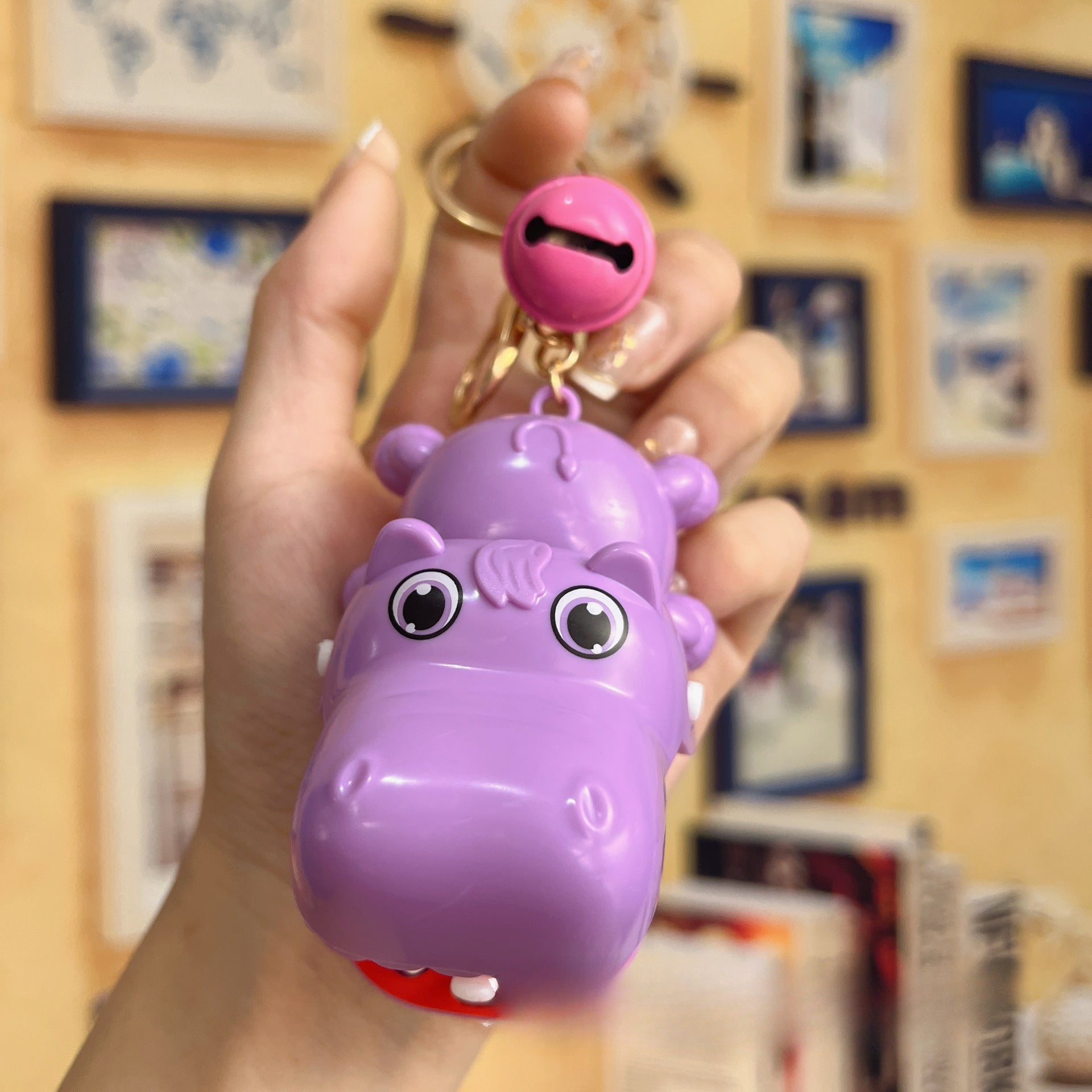 Wholesale Plastic Hippo Finger Biting Toy Keychains